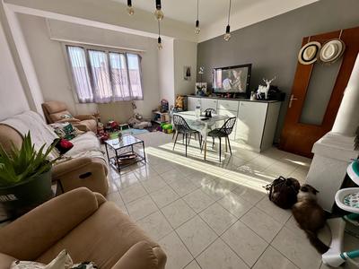 Appartement - 90 m² - 3 pièces