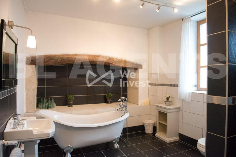 Maison - 200 m² - 8 pièces