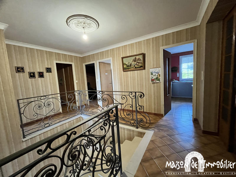 Maison - 205 m² - 9 pièces