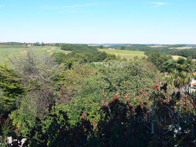 Maison - 256 m² - 10 pièces