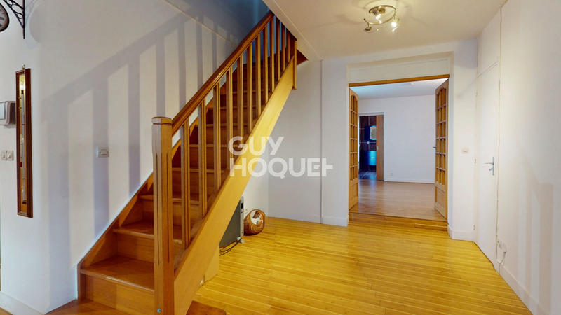 Maison - 200 m² - 7 pièces