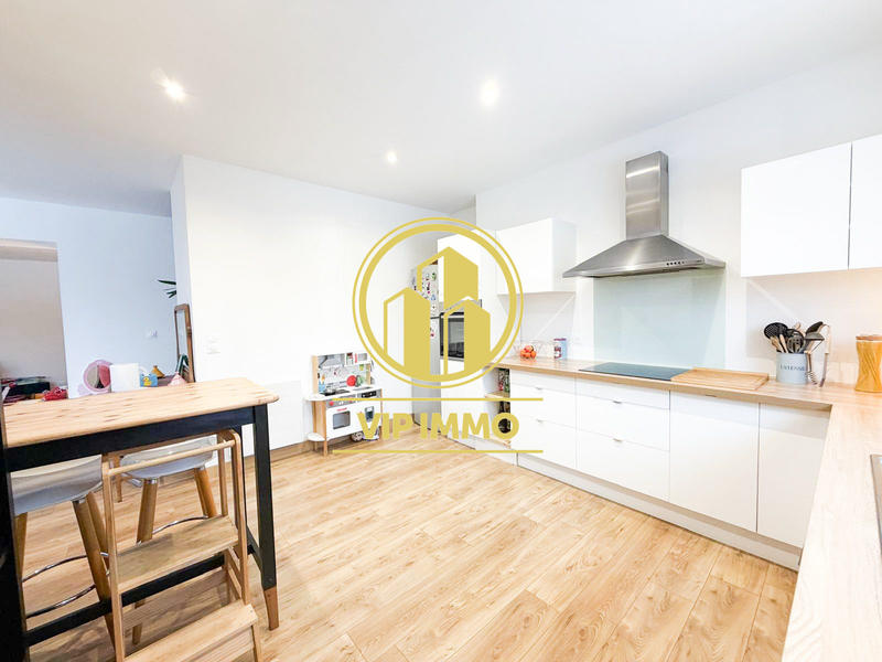 Maison - 142 m² - 8 pièces