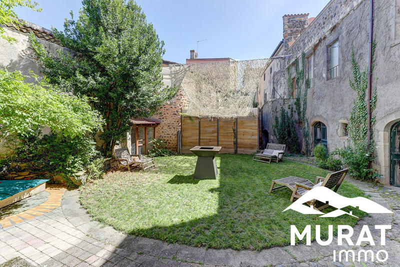 Maison - 440 m² - 8 pièces