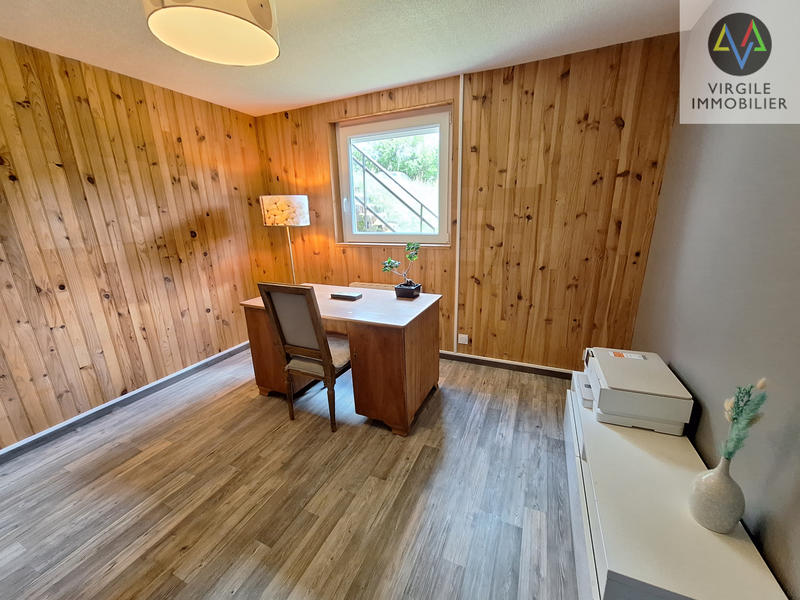 Maison - 242 m² - 10 pièces