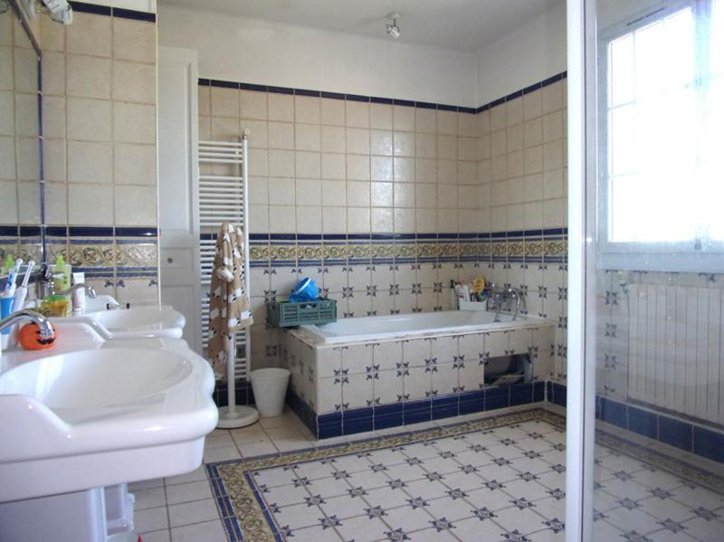 Maison - 202 m² - 7 pièces