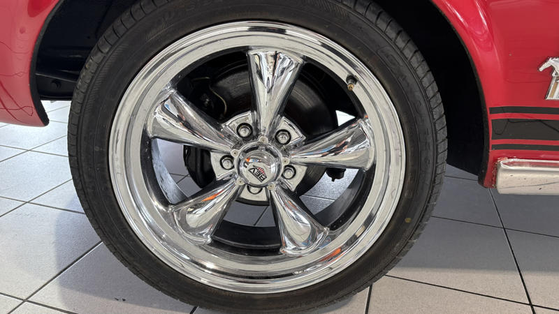 Ford Mustang Fastback Rouge 1967 Code a 289 Ci V8 Boite Meca