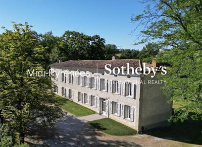 Maison de maîtres - 350 m² - 7 pièces