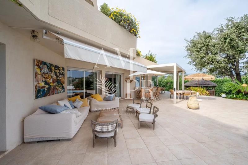 Villa - 265 m² - 6 pièces