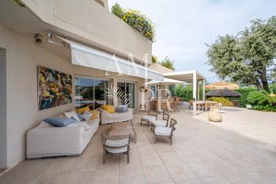 Villa - 265 m² - 6 pièces