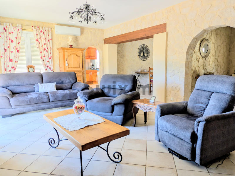 Maison - 249 m² - 8 pièces