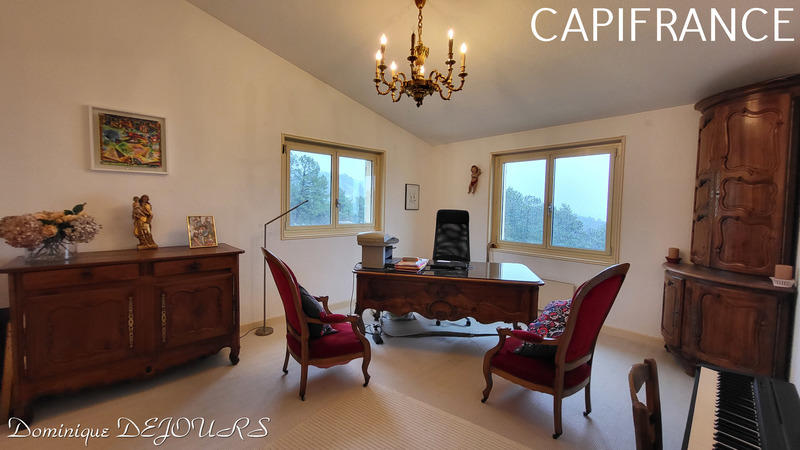 Maison - 250 m² - 8 pièces