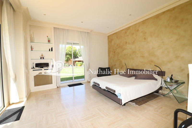 Maison - 280 m² - 8 pièces