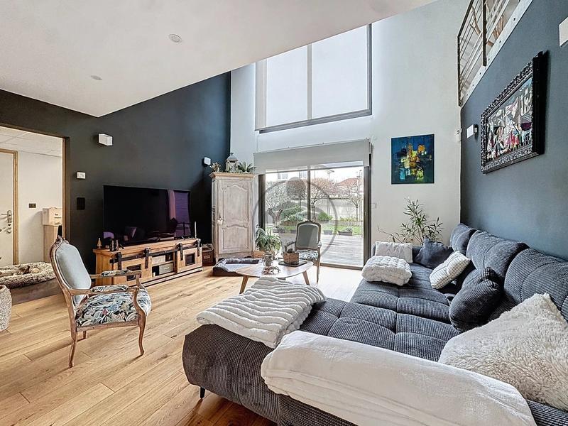 Maison - 180 m² - 7 pièces