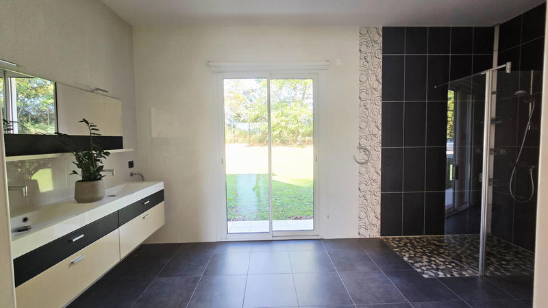 Maison - 246 m² - 7 pièces