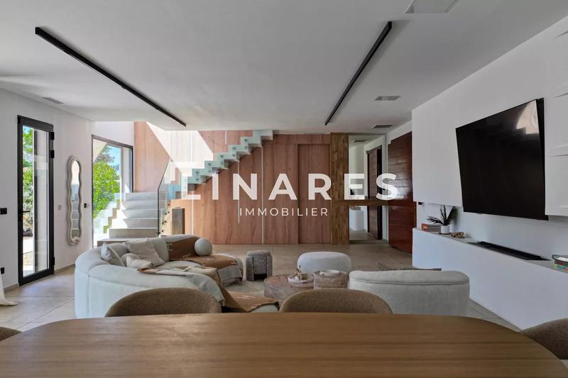 Maison - 230 m² - 5 pièces