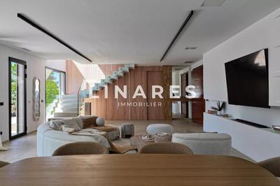 Maison - 230 m² - 5 pièces