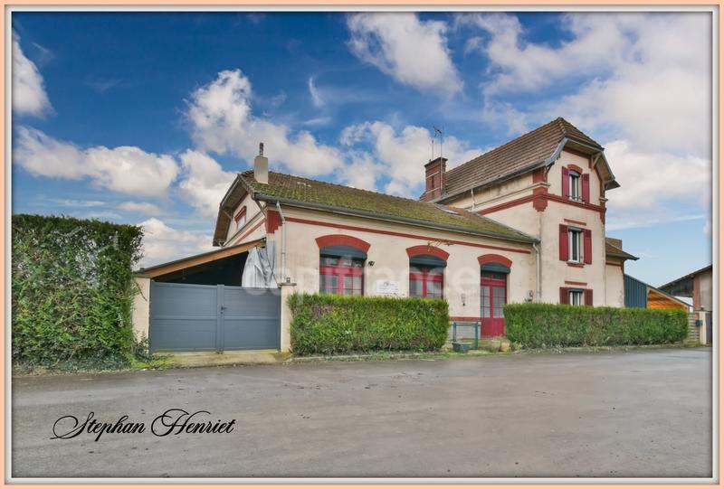 Maison - 262 m² - 12 pièces