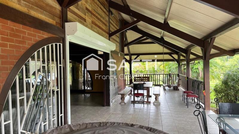 Maison - 273 m² - 6 pièces