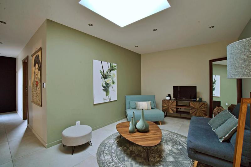 Maison - 250 m² - 7 pièces