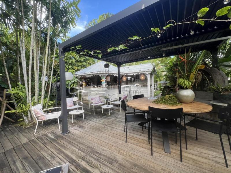 Propriété - 256 m² - 14 pièces