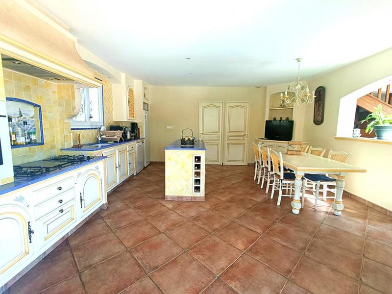 Maison - 205 m² - 6 pièces