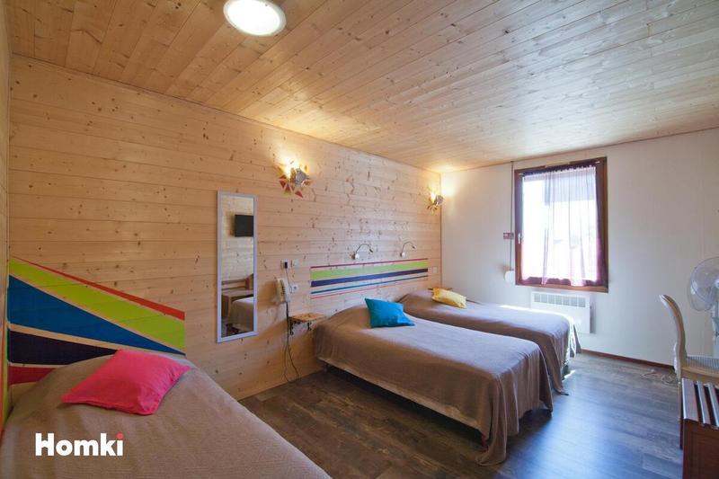 Maison - 1 500 m² - 10 pièces