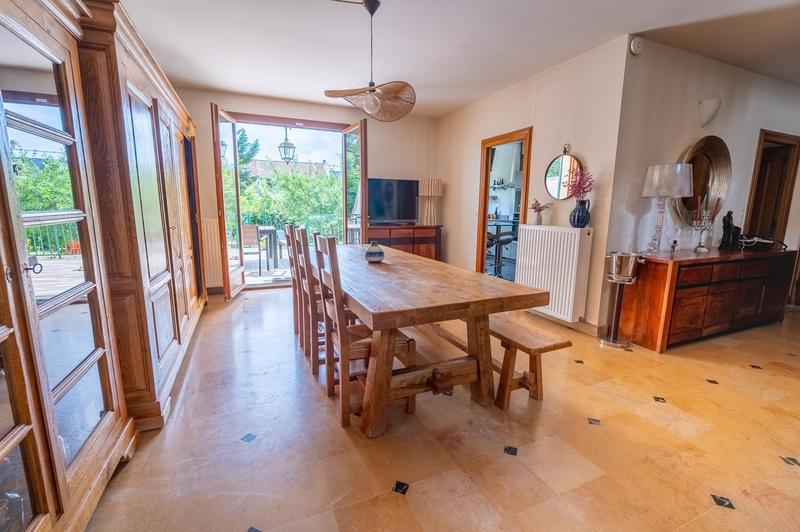 Maison - 200 m² - 8 pièces