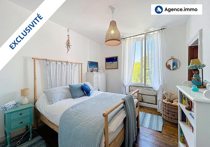 Maison traditionnelle - 270 m² - 12 pièces