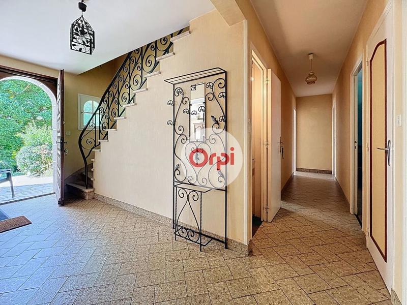 Maison - 180 m² - 9 pièces