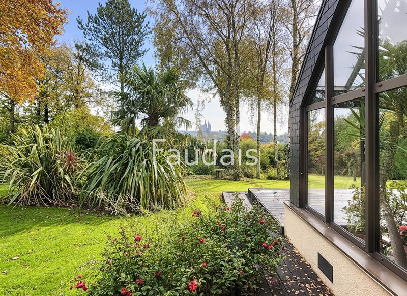 Maison - 300 m² - 7 pièces