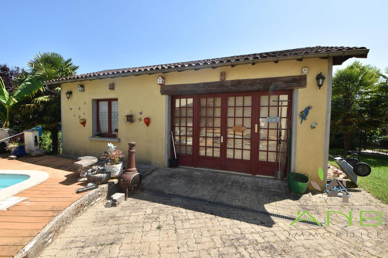 Maison - 263 m² - 10 pièces