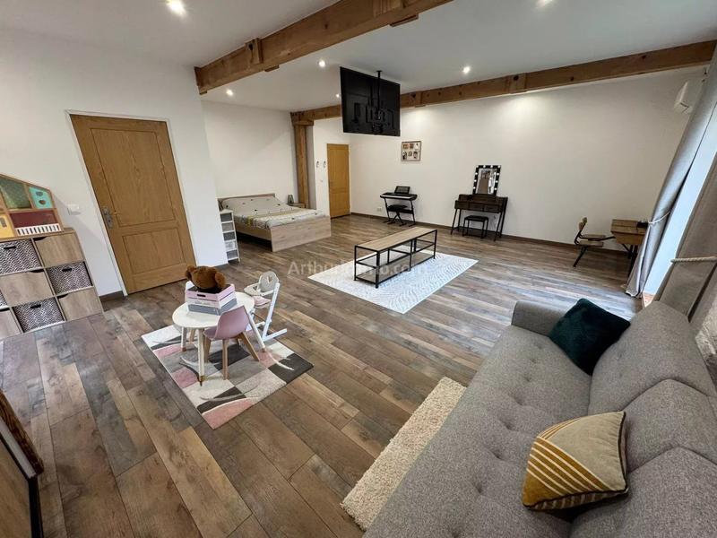 Maison - 595 m² - 5 pièces