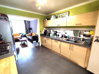 Maison - 90 m² - 6 pièces