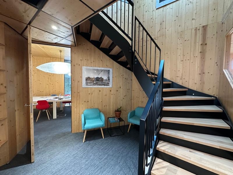 Local d'activité / Entrepôt - 125 m² - 6 pièces