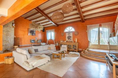 Maison - 221 m² - 6 pièces