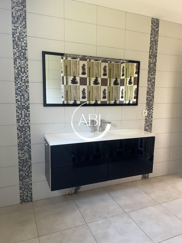 Maison - 212 m² - 7 pièces