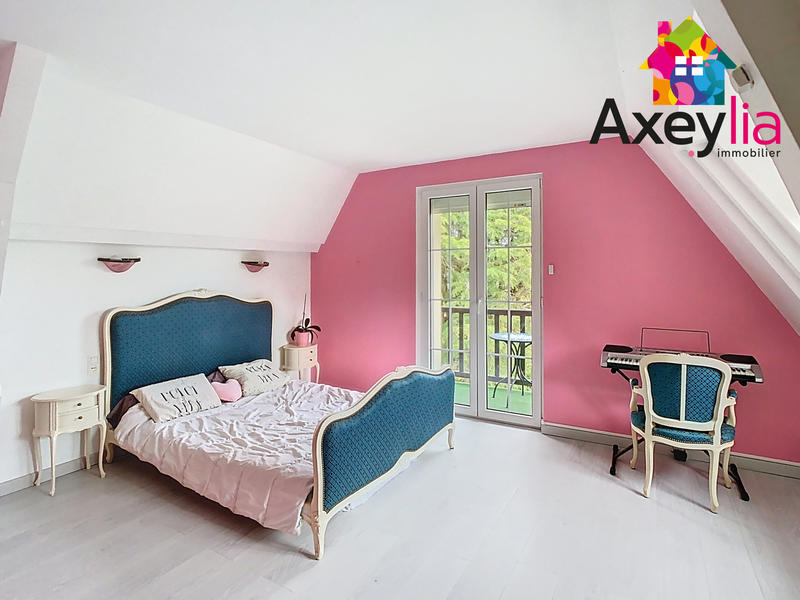 Maison - 240 m² - 7 pièces