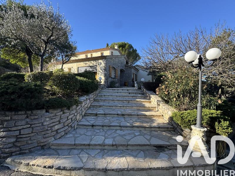 Maison - 197 m² - 7 pièces