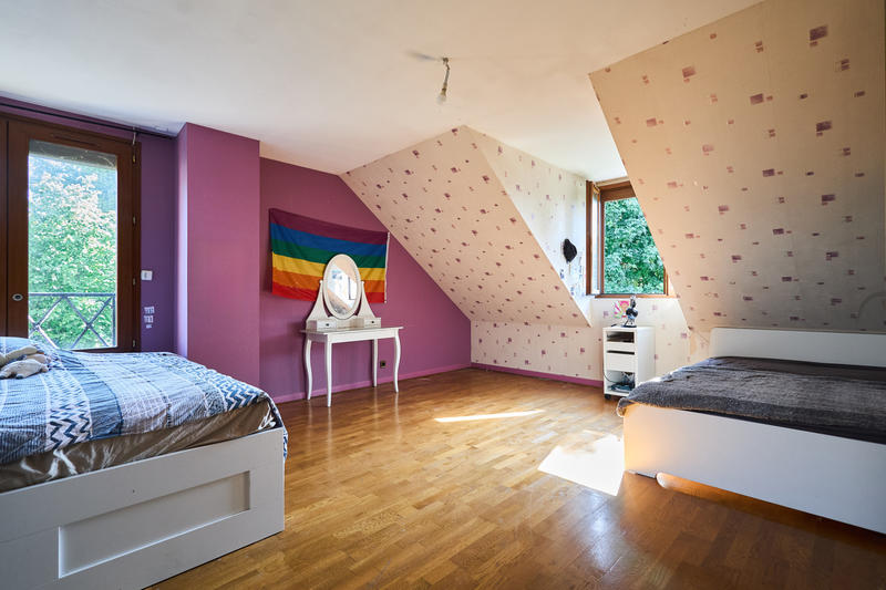 Maison - 237 m² - 9 pièces