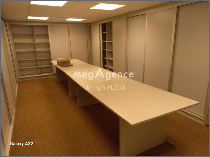 Bureau - 274 m² - 18 pièces