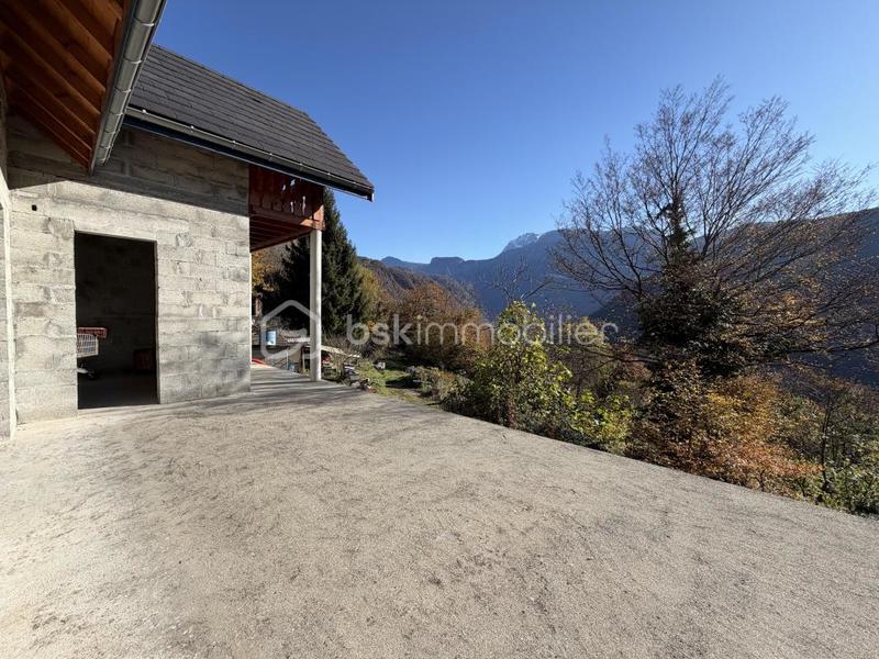 Maison - 180 m² - 5 pièces