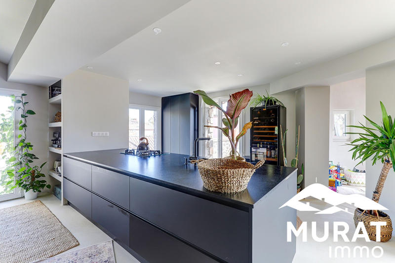 Maison - 440 m² - 8 pièces