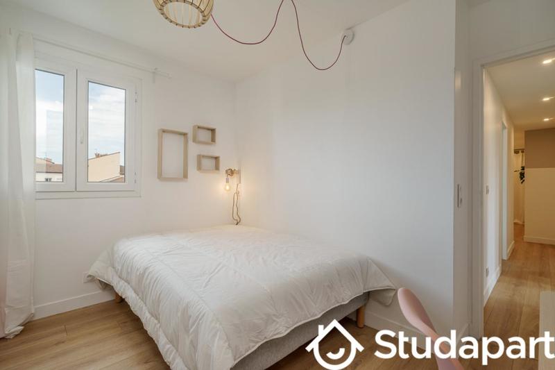 Chambre - 13 m² - 1 pièce