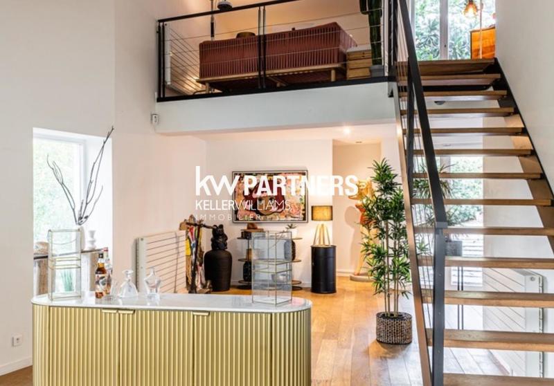 Propriété - 700 m² - 8 pièces