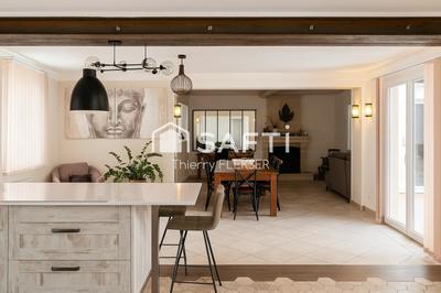 Maison - 260 m² - 7 pièces