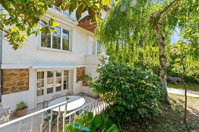 Maison - 242 m² - 11 pièces