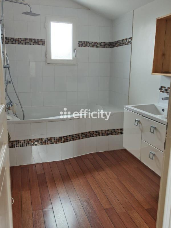 Maison - 250 m² - 12 pièces