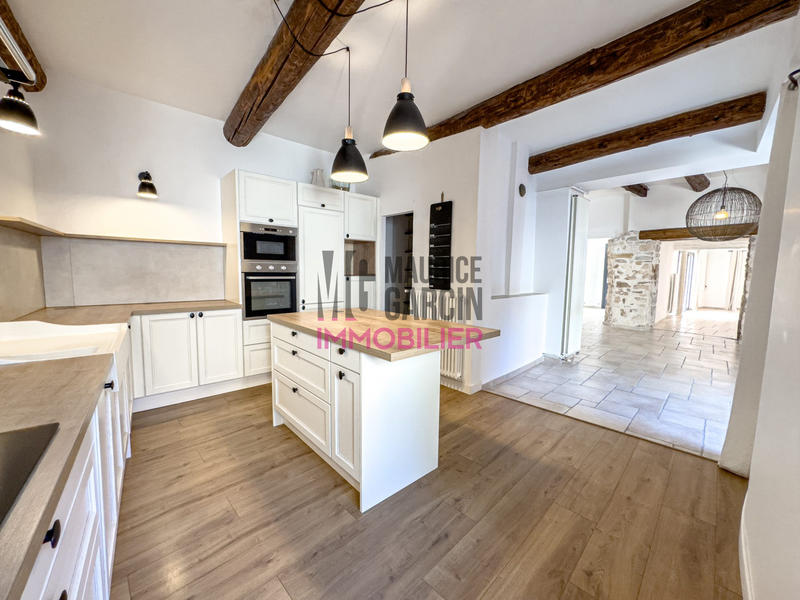 Maison - 220 m² - 9 pièces