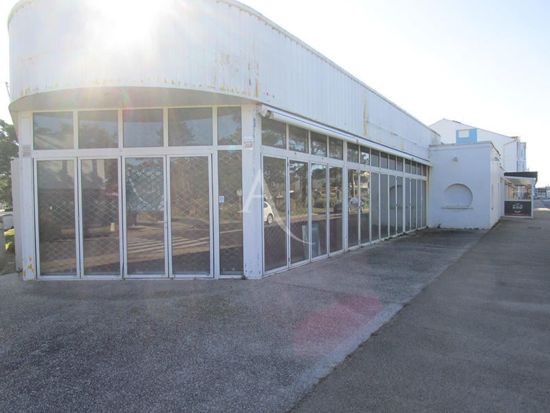 Local commercial - 218 m²