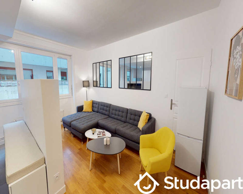 Chambre - 150 m² - 1 pièce